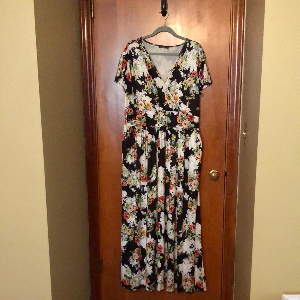 Floral & Black Maxi Dress XXL